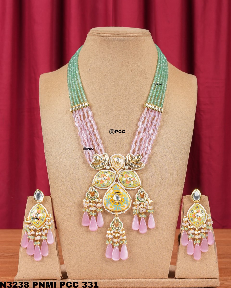 Pinkcitycraft's tweet image. Dulhan ka look ho royal aur jewellery ho PCC wali 💍✨
Choker ✔️ Long haar ✔️ Earrings ✔️ Full bridal vibe ✔️
Ek set, full shaadi ka swag! 😍
📩 DM karo apna bridal look lock karne ke liye
#PCCBridalCombo #ShaadiReady #DulhanVibes #PCCJewellery