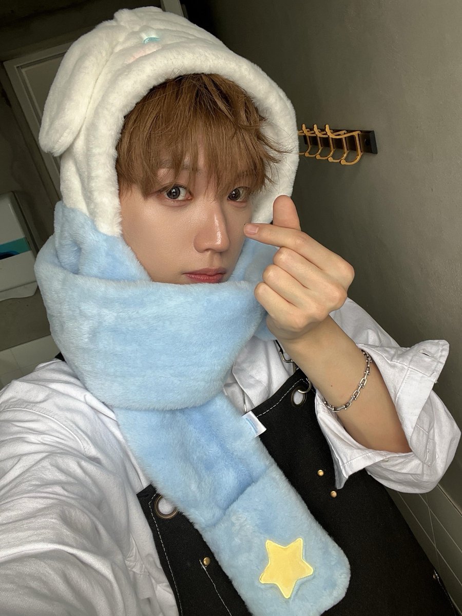 AIMERS_members's tweet photo. 영나모롤이랑 놀자🐶💕

#에이머스 #AIMERS #우영 #WOOYOUNG https://t.co/MhzyGsKkze
