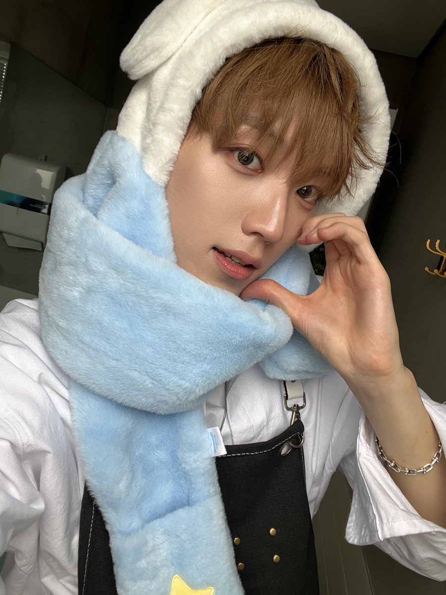AIMERS_members's tweet photo. 영나모롤이랑 놀자🐶💕

#에이머스 #AIMERS #우영 #WOOYOUNG https://t.co/MhzyGsKkze