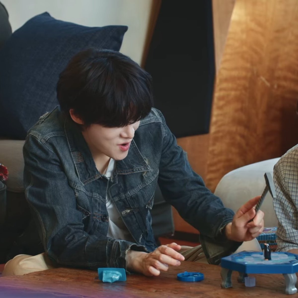 LQ_JMW's tweet photo. #CLOSEYOUREYES #클로즈유어아이즈 
#JEONMINWOOK #전민욱 #チョンミヌク 

펭귄 잡는 ���양이 https://t.co/nUluS7N4ad
