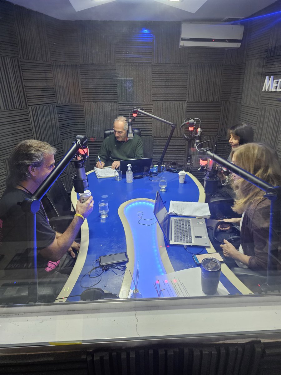 Lorena Villaverde (@lorevillaverde1) on Twitter photo #AHORA 📻 En Río Negro con <a href="/NYGBertie/">Bertie Benegas Lynch</a> charlamos en radios de General Roca, previo al Conversatorio 'La Batalla Cultural'. 🦁🇦🇷 #AHORA 📻 En Río Negro con <a href="/NYGBertie/">Bertie Benegas Lynch</a> charlamos en radios de General Roca, previo al Conversatorio 'La Batalla Cultural'. 🦁🇦🇷