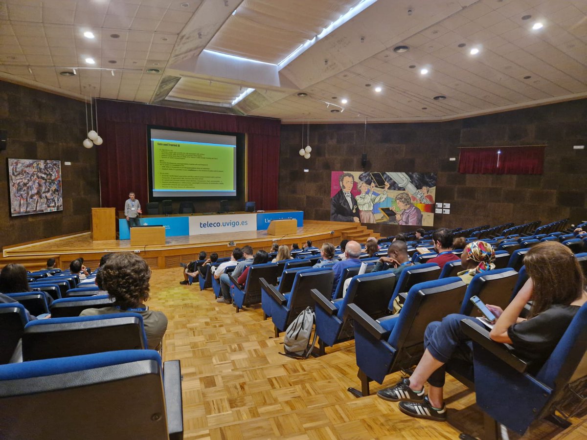 E.E. Teleco Vigo (@eetelecovigo) on Twitter photo A xornada incluíu tamén a interesantísima conferencia do relator invitado <a href="/michaelluck/">Michael Luck</a> da Universidade de Sussex, quen abordou a importancia da seguridade e da confiabilidade na adopción da intelixencia artificial. A xornada incluíu tamén a interesantísima conferencia do relator invitado <a href="/michaelluck/">Michael Luck</a> da Universidade de Sussex, quen abordou a importancia da seguridade e da confiabilidade na adopción da intelixencia artificial.