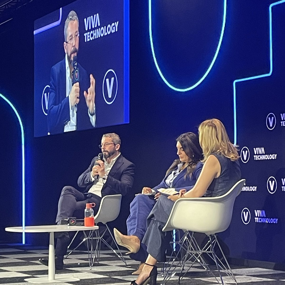 EYFrance's tweet photo. @microsoftfrance @Valeo_Group @VivaTech « 71% des entreprises pensent que la cybersécurité est un sujet majeur dans lequel investir alors même que 74% avouent ne pas avoir conduit de formations dédiées. » Piotr Ciepiela https://t.co/GHWx9jZk0J