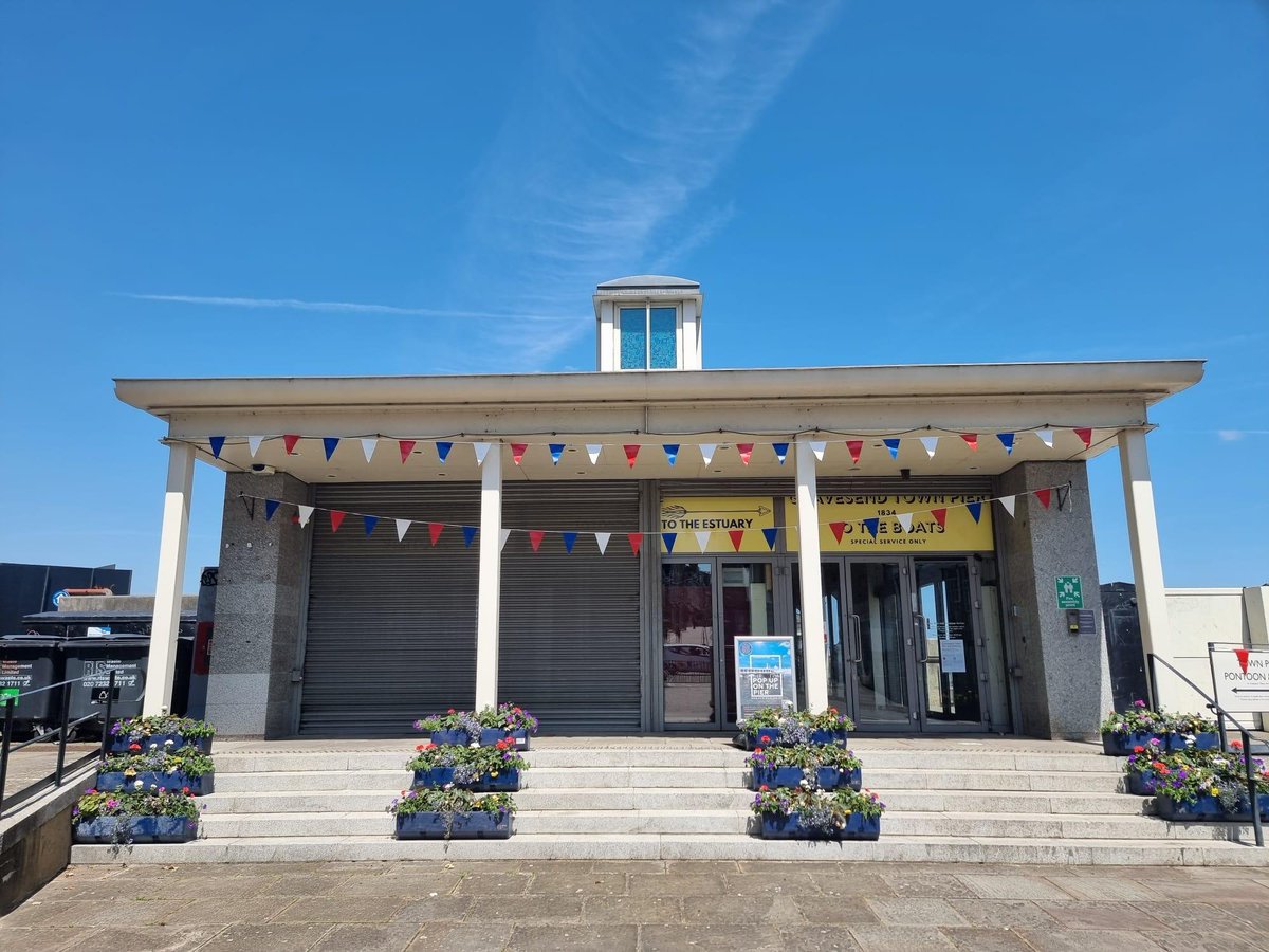 This weekend sees the first on the summer "Pop Ups" on the historic Gravesend Town Pier - open for free events for Father's Day weekend - when you've finished shopping, wander down the High Street, cross over to the Pier bring the kids, get involved in the FREE entertainment