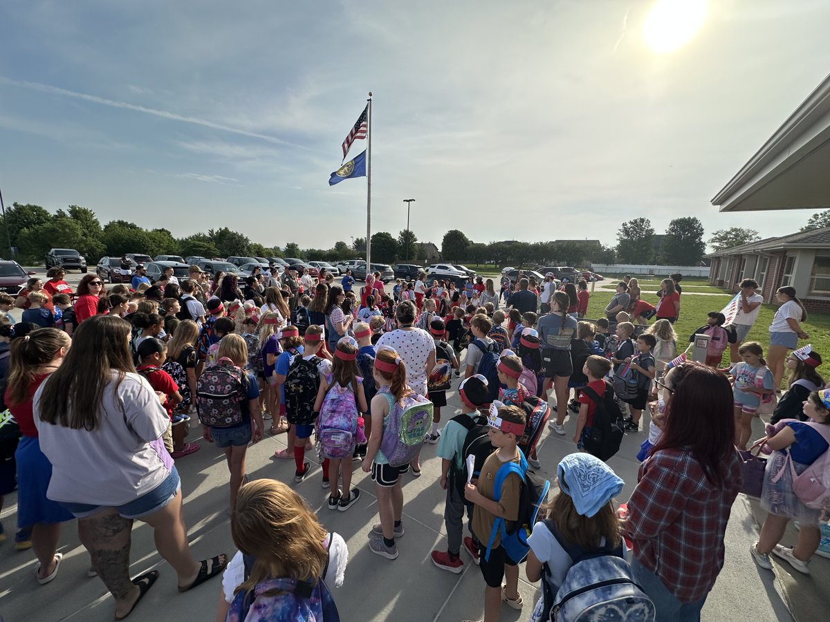 What a beautiful morning to celebrate Flag Day <a href="/BVHawksBPS/">Bellevue Elementary</a> <a href="/BellevueSchools/">Bellevue Public Schools</a>  #Proud #FlagDay