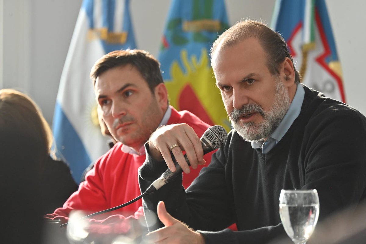 fsusbielles's tweet photo. El cooperativismo fue protagonista de la asistencia a la comunidad luego de la inundación y es nuestra tarea ayudar a quienes le tendieron una mano a toda Bahía.

Junto a @GildoOnorato, presidente del Instituto Provincial de Acción Cooperativa (@IPACprovincia), nos encontramos con representantes cooperativas bahienses para poner en común el trabajo realizado a partir del acompañamiento realizado desde @municipiobahia y el ente provincial. 

Con una inversión de más de $159 millones, asistimos a aquellas cooperativas afectadas gravemente por el temporal para que puedan reequipar sus instalaciones y retomar la producción.

Esta ayuda impactó a más de 500 trabajadores que hoy pudieron reactivar su tareas y volver a cumplir ese rol fundamental que el cooperativismo brinda en la ciudad.

Sigamos unidos.