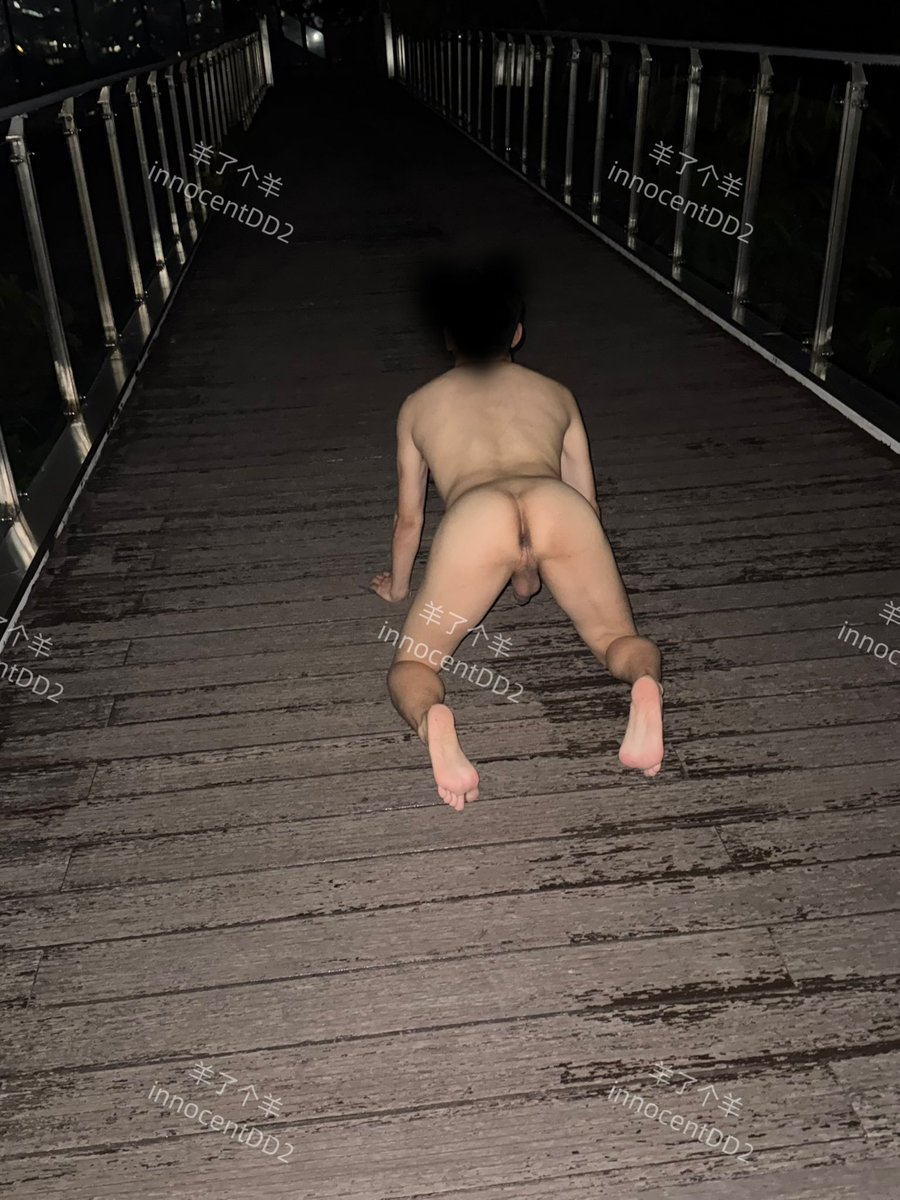 innocentDD2's tweet photo. 📍深圳-无奖竞猜：这在哪？

忘记自己是人吧，此刻就是一条无拘无束的野狗，四���爬行🥵阴暗爬行🥵掰开屁眼给主人欣赏，展示狗屌讨主人欢心❤️🖤

#深圳野裸 #狗m #天体暴露 #深圳暴露 #狗m #圣水奴 https://t.co/dFAQLrRU4d
