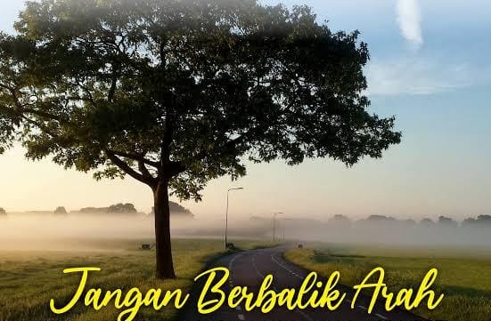 •Jangan berbalik arah

"Jika engkau berada di jalan yang benar menuju Allah, maka berlarilah, jika itu berat untukmu berlari-lari kecillah, jika lelah maka berjalanlah, jika kamu tidak bisa maka merangkaklah. Tapi jangan pernah engkau berhenti atau berbalik arah"

📕(Imam