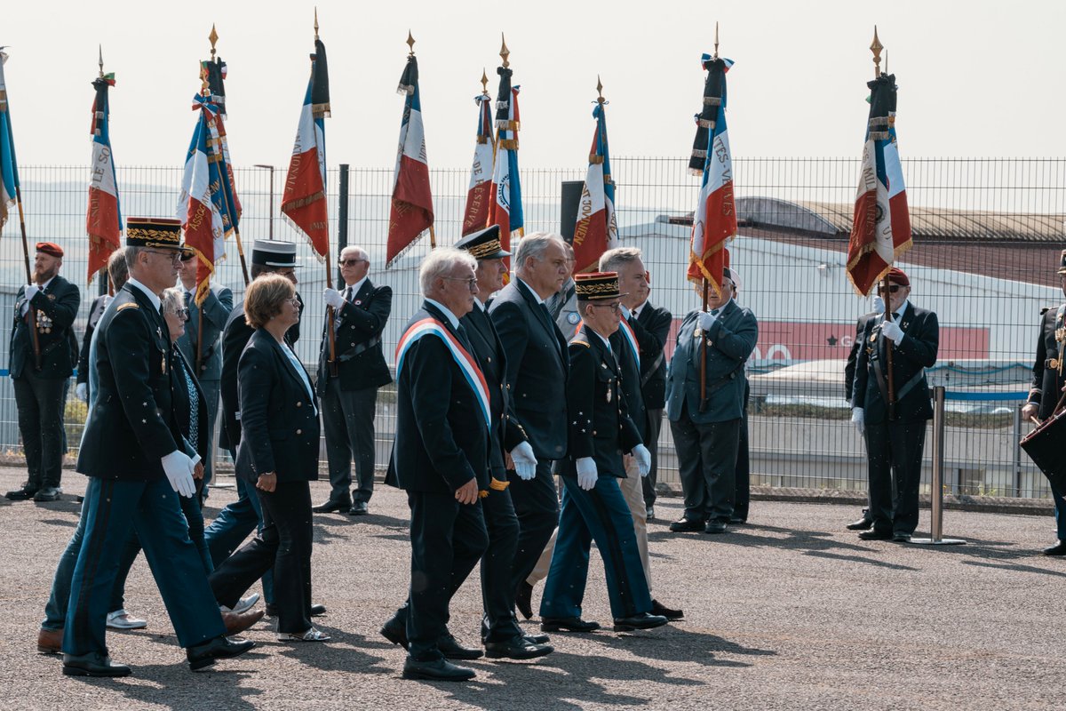 Prefet89's tweet image. ⚫️ Cérémonie d'hommage à l'adjudant-chef Stéphane Plunian, décédé en service le 6 juin dernier à #Rouvray, en présence du ministre @fnb_officiel. Nous saluons son engagement au service de la nation.
Toutes nos pensées vont à ses proches ainsi qu'aux militaires @Gendarmerie_089.