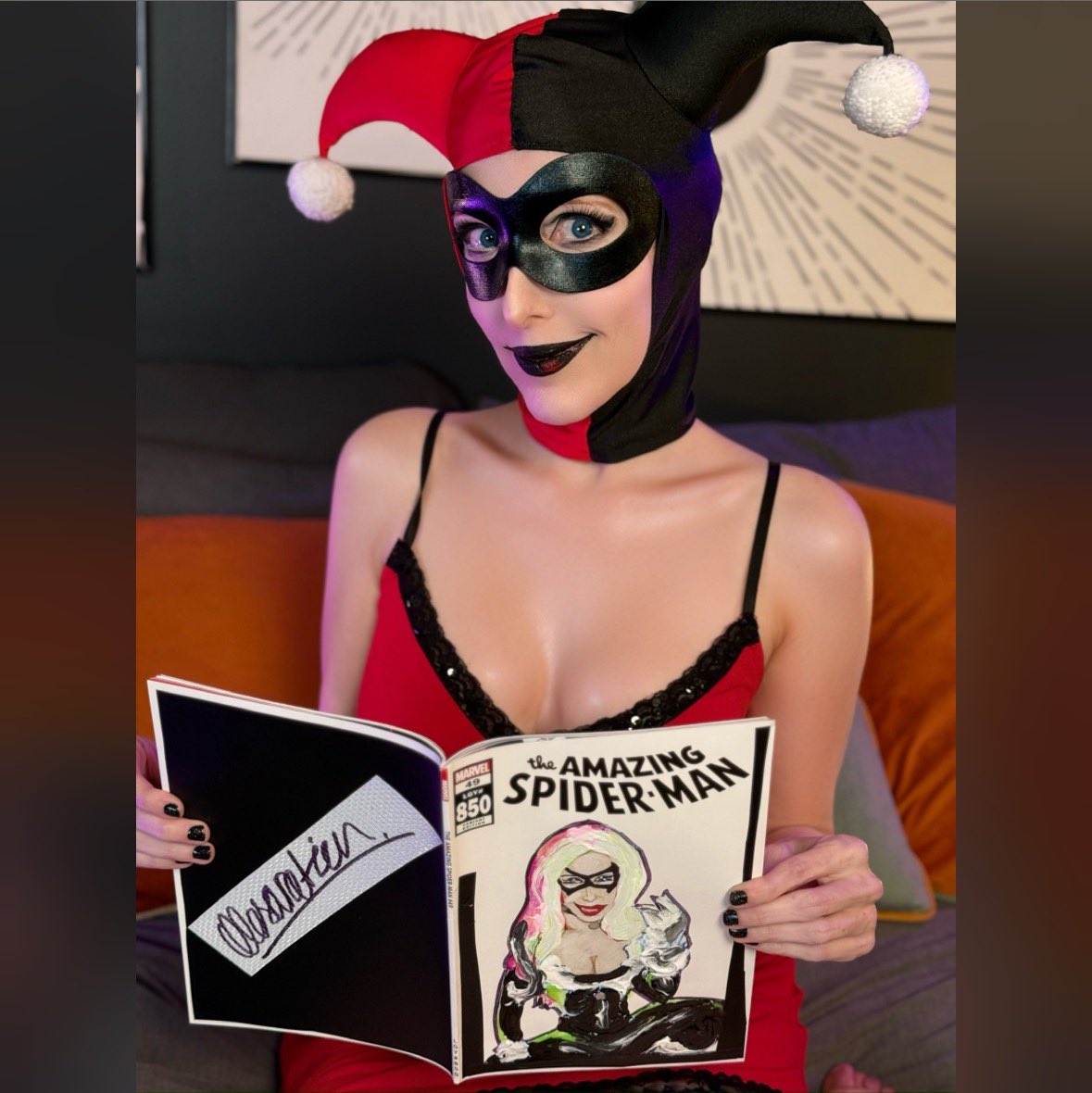 Kittendtv's tweet photo. 💋 “Ain’t love the sweetest madness?” 💥 Straight outta Arkham 🖤❤️
TY @dlasaration  4 this art based on my Black Cat, Harley Quinn, Batgirl ‘66, &amp; Poison Ivy Cosplays.
#HarleyQuinn #ClassicHarley #GothamStyle #PuddinApproved 
Mad Love HQ Cosplay
Pics: @HexedPhotog 
@DCOfficial https://t.co/1OEwgiUkto