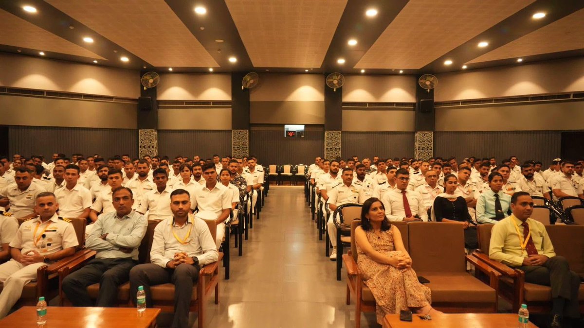 INS_India_IN's tweet photo. 🧘‍♂️ अंतर्राष्ट्रीय योग दिवस 2025 के उपलक्ष्य में वरुणिका, चाणक्य बाग में नौसैनिकों के लिए मानसिक, शारीरिक और भावनात्मक कल्याण में योग के लाभों पर एक विशेष व्याख्यान आयोजित किया गया।

🎤 यह सत्र ‘आर्ट ऑफ लिविंग’ फाउंडेशन के प्रतिष्ठित अतिथि वक्ताओं द्वारा आयोजित किया गया, जिन्होंने जीवन में संतुलन, शक्ति और आंतरिक शांति लाने में योग की भूमिका पर प्रभावशाली और ज्ञानवर्धक विचार साझा किए।

🧠 रोचक तथ्य: नियमित योगाभ्यास पैरासिम्पेथेटिक नर्वस सिस्टम को सक्रिय करता है, जिससे मन शांत होता है, चिंता कम होती है और भावनात्मक स्थिरता प्राप्त होती है—जो समग्र भावनात्मक कल्याण के लिए अत्यंत प्रभावी है।

#YogaForEmotionalHealth #IDY2025 #IndianNavy #JoinIndianNavy #InternationalDayOfYoga
