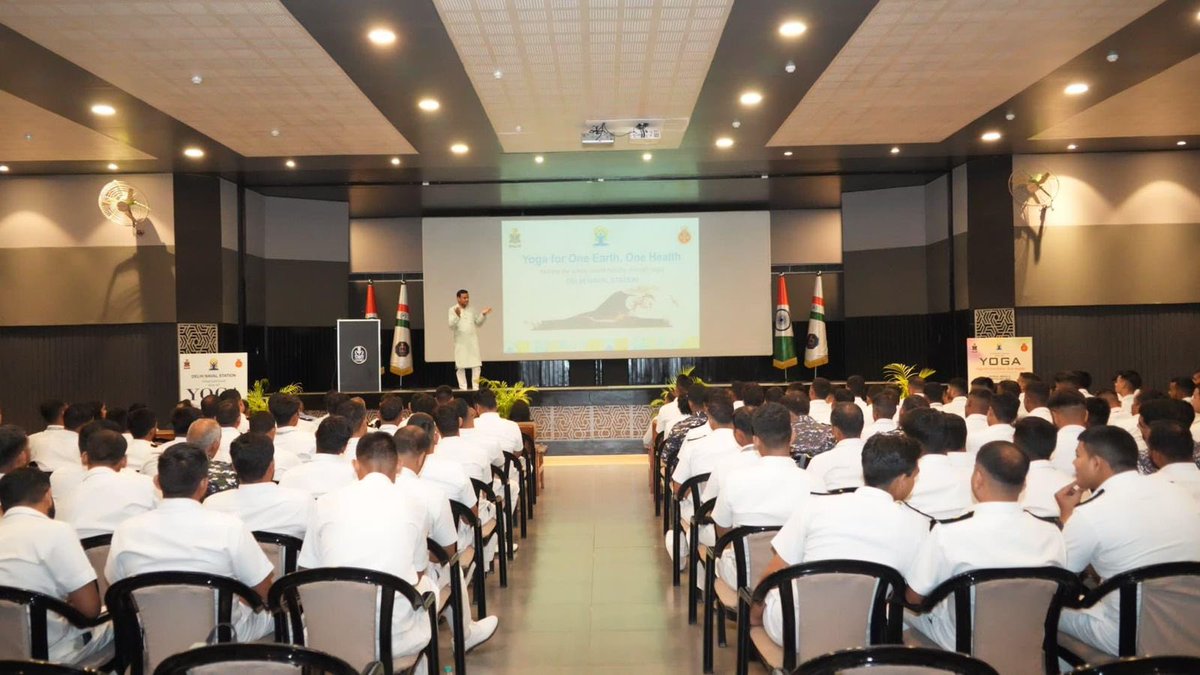 INS_India_IN's tweet photo. 🧘‍♂️ अंतर्राष्ट्रीय योग दिवस 2025 के उपलक्ष्य में वरुणिका, चाणक्य बाग में नौसैनिकों के लिए मानसिक, शारीरिक और भावनात्मक कल्याण में योग के लाभों पर एक विशेष व्याख्यान आयोजित किया गया।

🎤 यह सत्र ‘आर्ट ऑफ लिविंग’ फाउंडेशन के प्रतिष्ठित अतिथि वक्ताओं द्वारा आयोजित किया गया, जिन्होंने जीवन में संतुलन, शक्ति और आंतरिक शांति लाने में योग की भूमिका पर प्रभावशाली और ज्ञानवर्धक विचार साझा किए।

🧠 रोचक तथ्य: नियमित योगाभ्यास पैरासिम्पेथेटिक नर्वस सिस्टम को सक्रिय करता है, जिससे मन शांत होता है, चिंता कम होती है और भावनात्मक स्थिरता प्राप्त होती है—जो समग्र भावनात्मक कल्याण के लिए अत्यंत प्रभावी है।

#YogaForEmotionalHealth #IDY2025 #IndianNavy #JoinIndianNavy #InternationalDayOfYoga