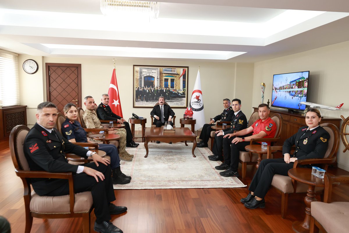 Kanun Ordusu #Jandarma186Yaşında🇹🇷

📌 İl Jandarma Komutanı Tuğgeneral Mustafa Bakçepınar, Jandarma Teşkilatı'mızın kuruluşunun 186. yılı dolayısıyla beraberindeki İl Jandarma Komutanlığı personeli ile birlikte Valimiz Sayın <a href="/orhantavli_/">Orhan Tavlı</a>’yı ziyaret etti.

Ülkemizin en köklü