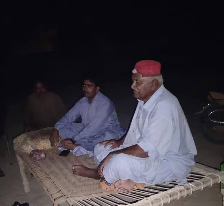 CellNishat's tweet photo. سانگھڙ: درگاھ عاليہ لواري شريف جي موجودہ سجادہ نشين حضرت قبلا پير محمد صادق قريشي نقشبندي جن جي 46 ھين سالگرھ مبارڪ جي تيارين جي حوالي سان نشات تنظيم ريجن سانگھڙ جي اهم گڏجاڻي یونٽ جرار ڏاھري ۾ ريجنل صدر رجب علی ڏاھري جي صدارت ھيٺ ٿي ڱذري، جنهن ۾ غلام حسین ڏاھري، عطاء محمد ڏاھري، ربرکیو ڏاھري، دلبر خان ڏاھري، قربان علی ڏاھري، عبد العزیز ڏاھري ۽ ٻين دوستن شرڪت ڪئي. ان موقعي تي اھم فيصلا ڪيا ويا.