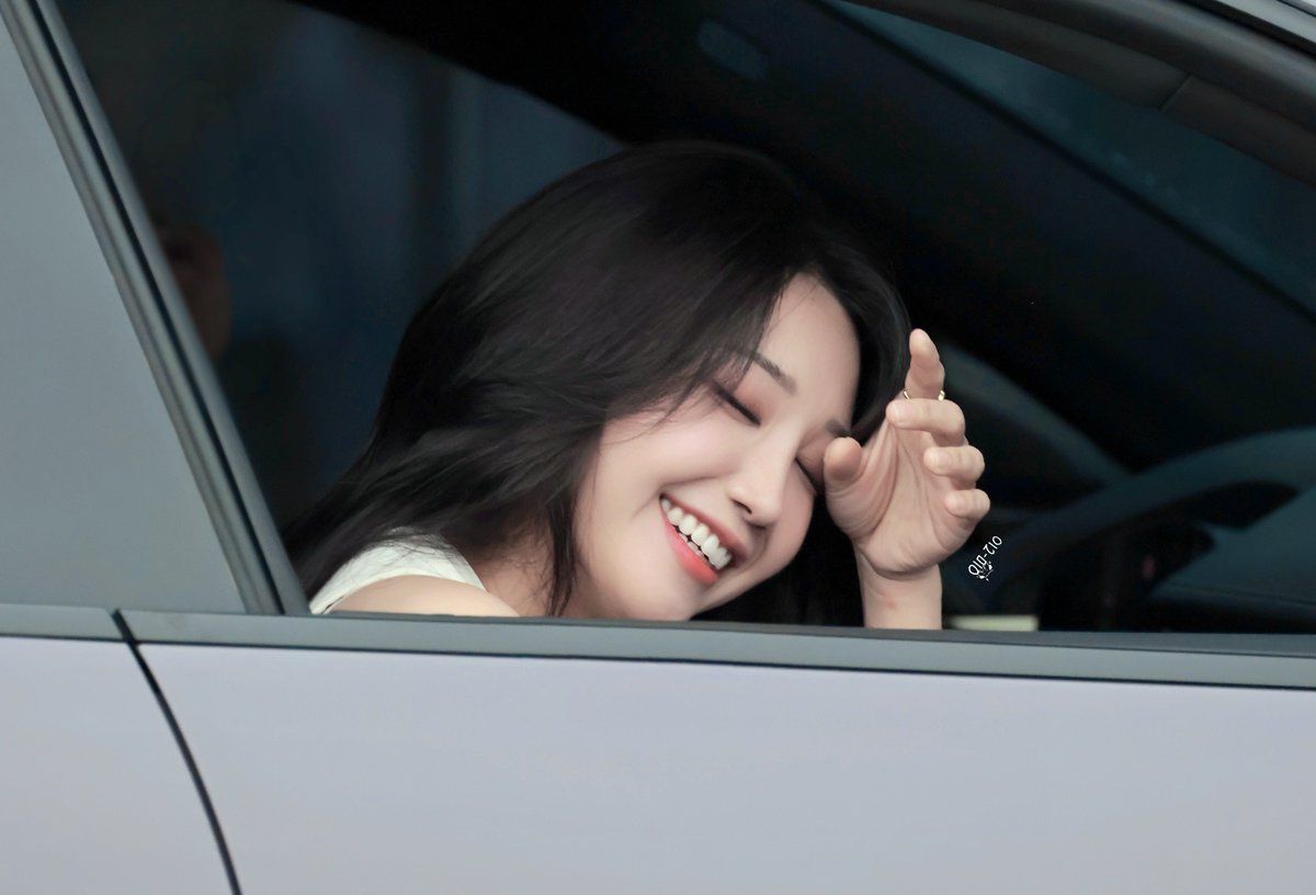 Forever__Eunji's tweet image. 250613 포르쉐 커뮤니티 밋업 은지 프리뷰

@Apinkjej 🐶🐾

진짜 인형인가 ?̊̈ ?̊̈ ?̊̈ ?̊̈ 

#Apink #에이핑크 #정은지 #은지 #郑恩地