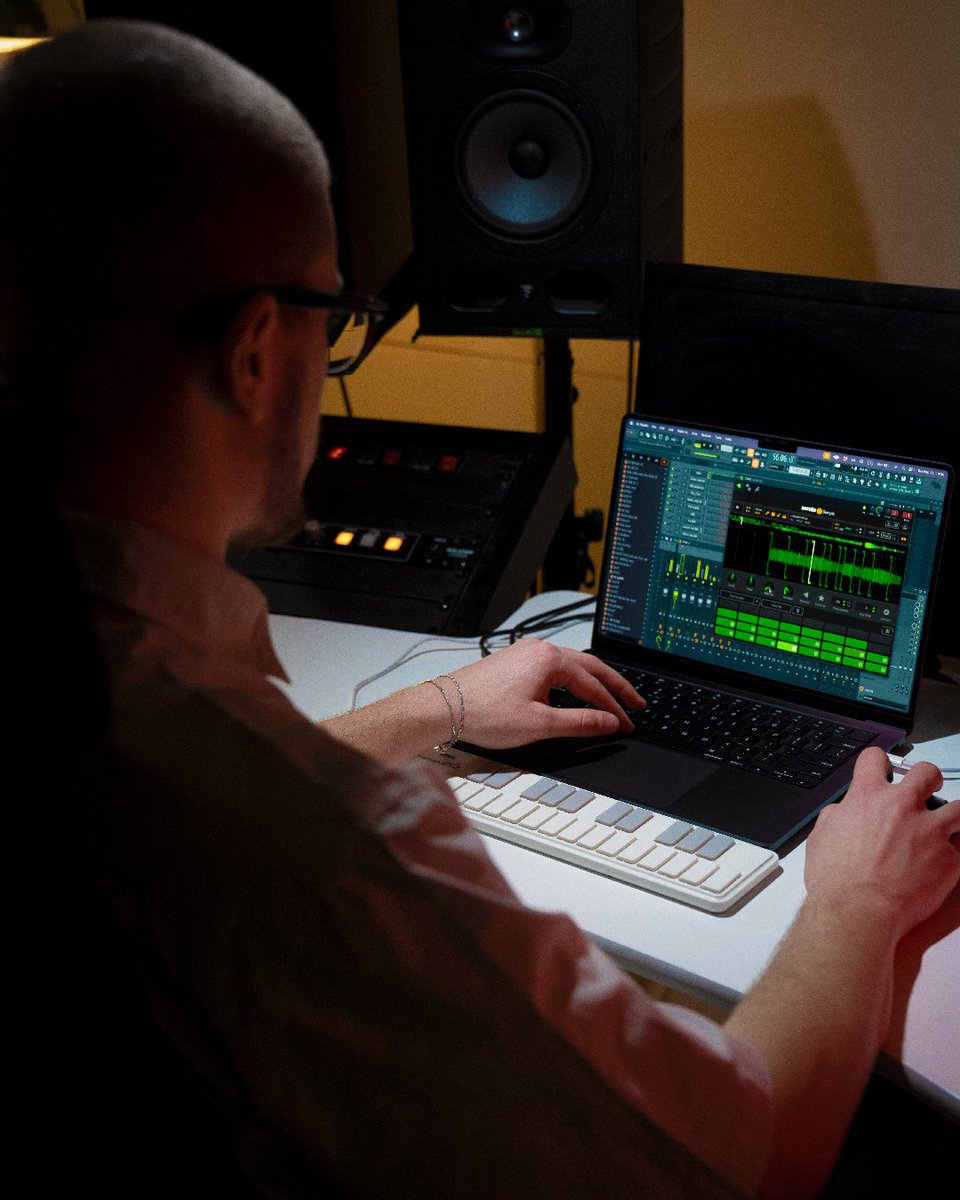 casawi_magazine's tweet image. Italian producer @lesternowhere discusses his journey from Prato to working with Kanye West on Vultures albums and shaping contemporary rap sound.

Discover our full conversation on ++casawi.eu++