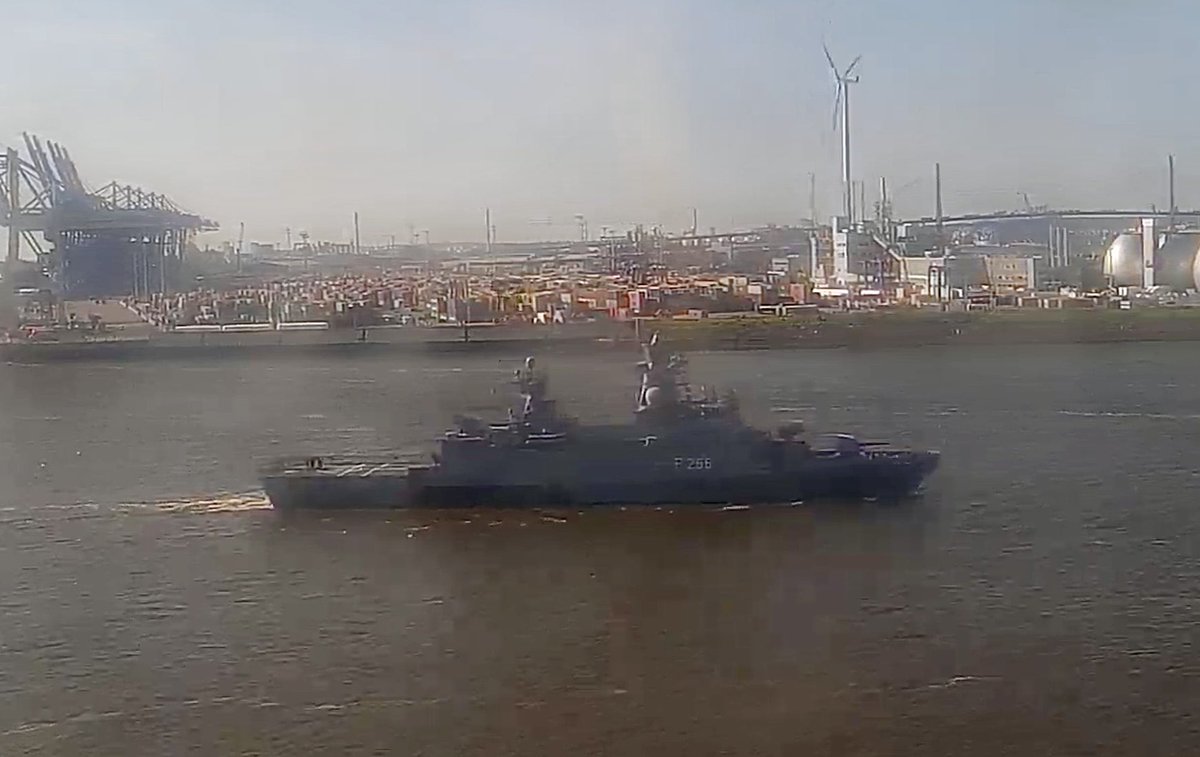 WarshipCam's tweet photo. Future German Navy Braunschweig-class Batch 2 corvette FGS Emden (F266) leaving Hamburg, Germany - June 13, 2025 #fgsemden #f266
SRC: webcam https://t.co/2eEbTaFAtx