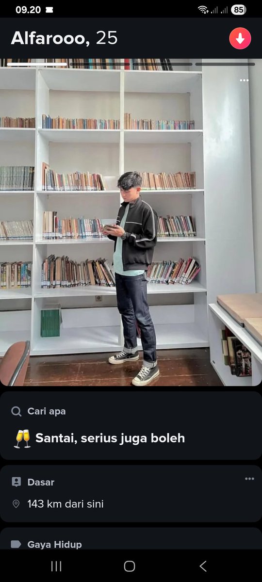 cookyarmy_'s tweet photo. Tiatii guyss org inii penipuuuu, dgn alesan minta tolong tf buat isi bensin dispbu, kronologinya sih dia bilang isi bensin 200k ternyata gk bsa pke debit card, dia hanya pegang uang cash 112k, nah pihak spbu menyarankan bsa tf / cash. https://t.co/uzRzP95H7S