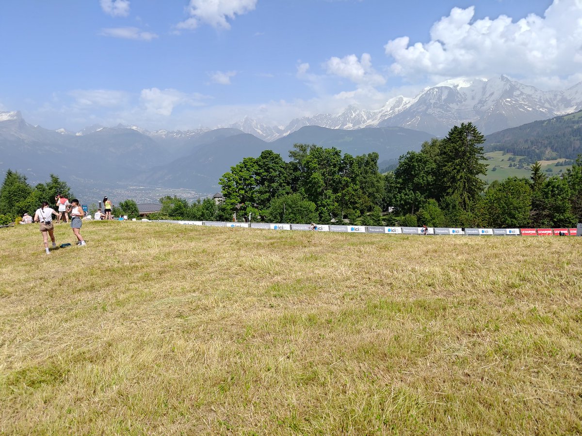 Mektig skue fra ca 150 meter igjen i Dauphiné i dag. Gikk opp ca siste 1,5 kilometer. Bratt, svingete og herlig. Rytterne ser ikke målstreken før rundt 50 meter igjen, hvor det faktisk flater litt ut.