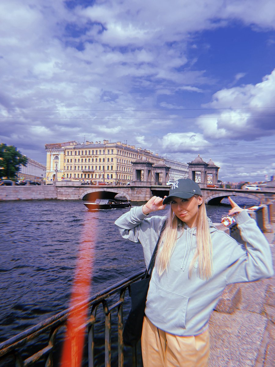 гуляем по Петербургу. Отжала у мужа толстовку