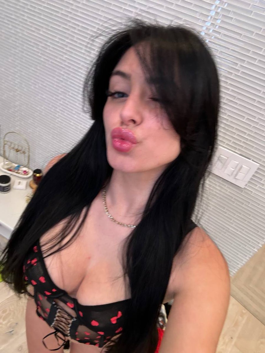 rt and say 'hi' for free nudies