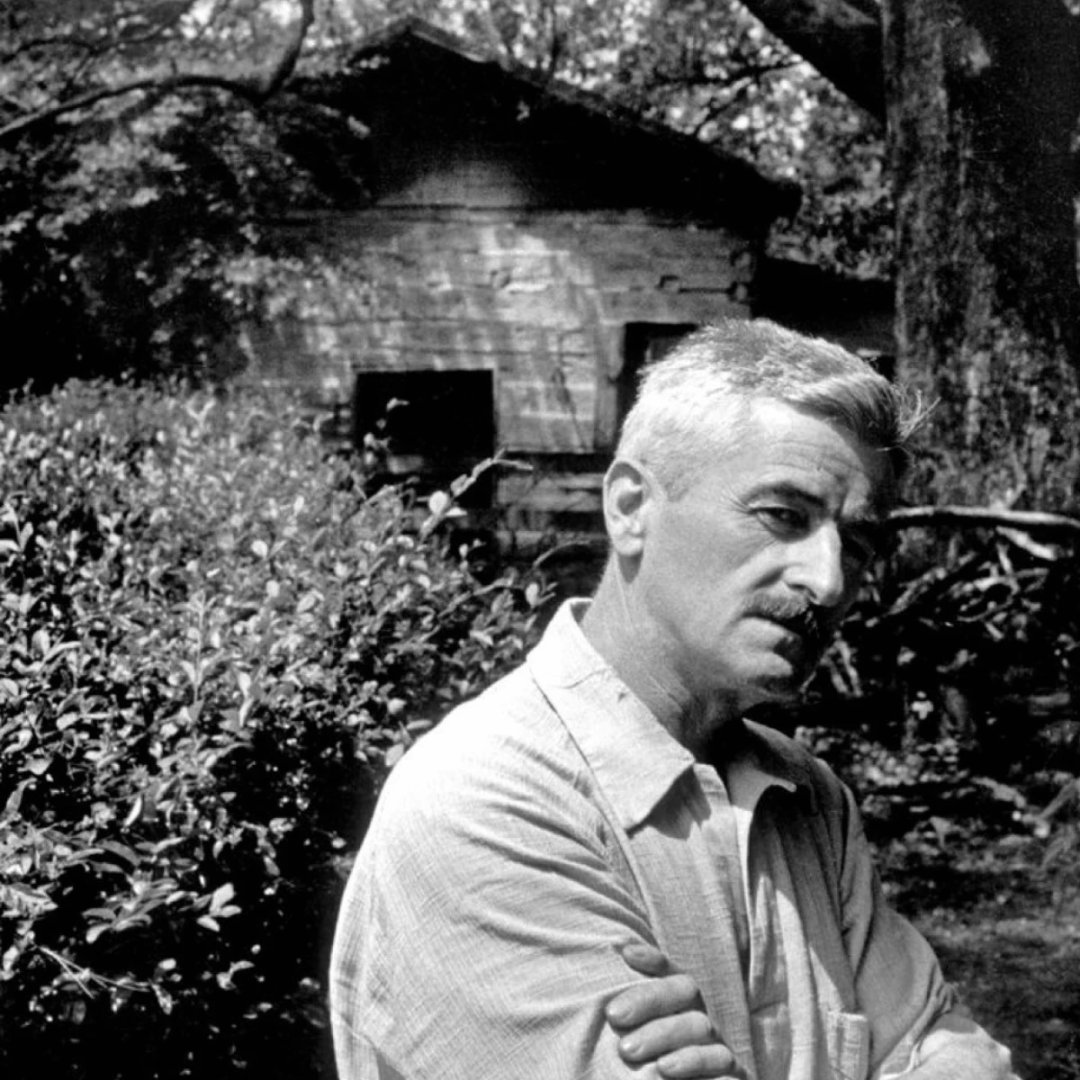 LePeupleDesMots's tweet photo. #WilliamFaulkner, l' #auteur de « Le Bruit et la fureur » à #Oxford, dans le #Mississippi, en 1947.

Pour découvrir les #livres à #lire gratuitement sur le peuple des mots cliquez ici : https://t.co/i4u3AjRSrG https://t.co/LkLZJX8DTW