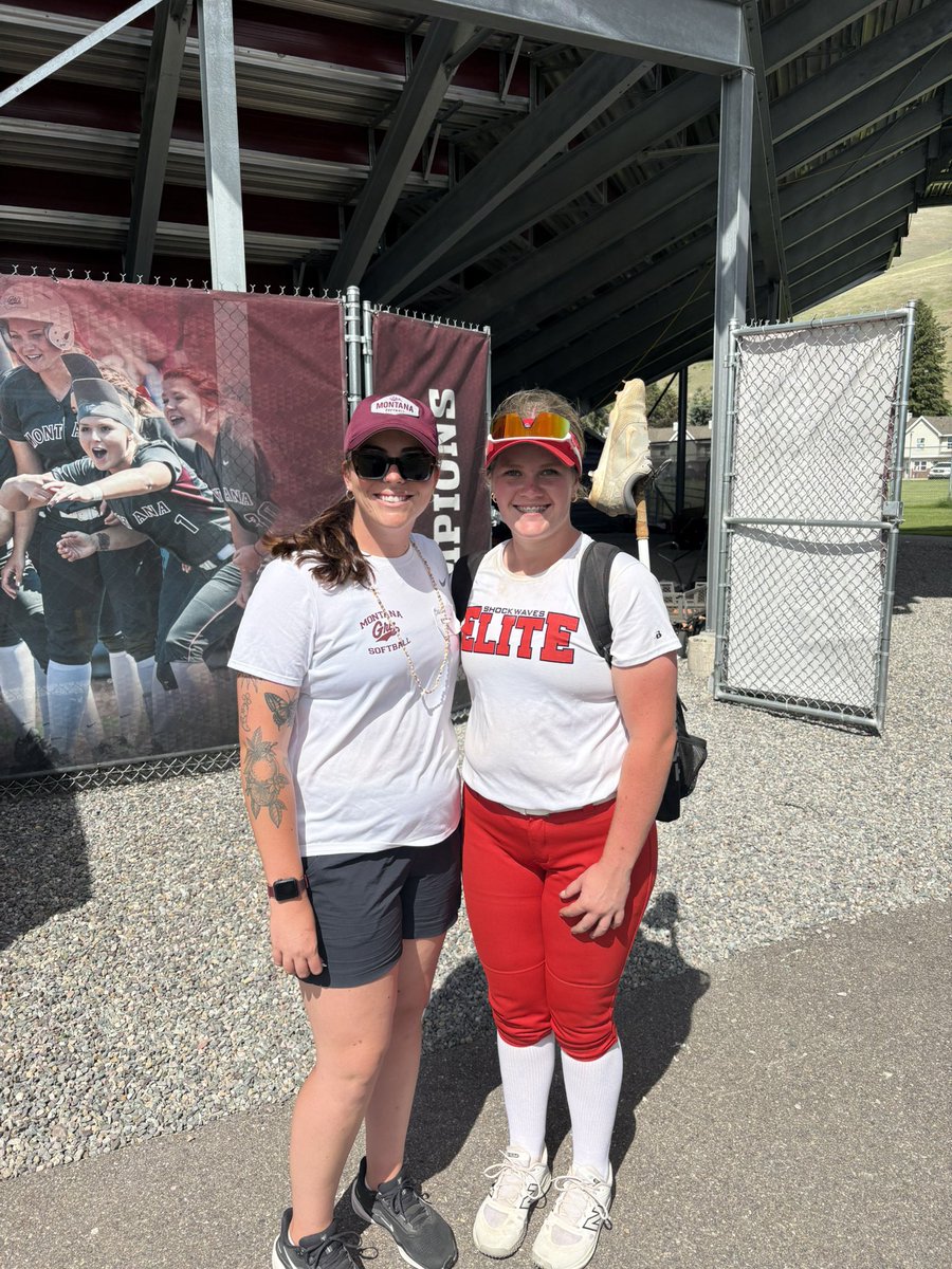 Thank you <a href="/MontanaGrizSB/">Montana Griz SB</a> for a great camp Wednesday! Hoping to see you this weekend in Oregon

<a href="/stef_ewing/">Stef Ewing</a> <a href="/UMcoachmegan/">Megan Casper</a>