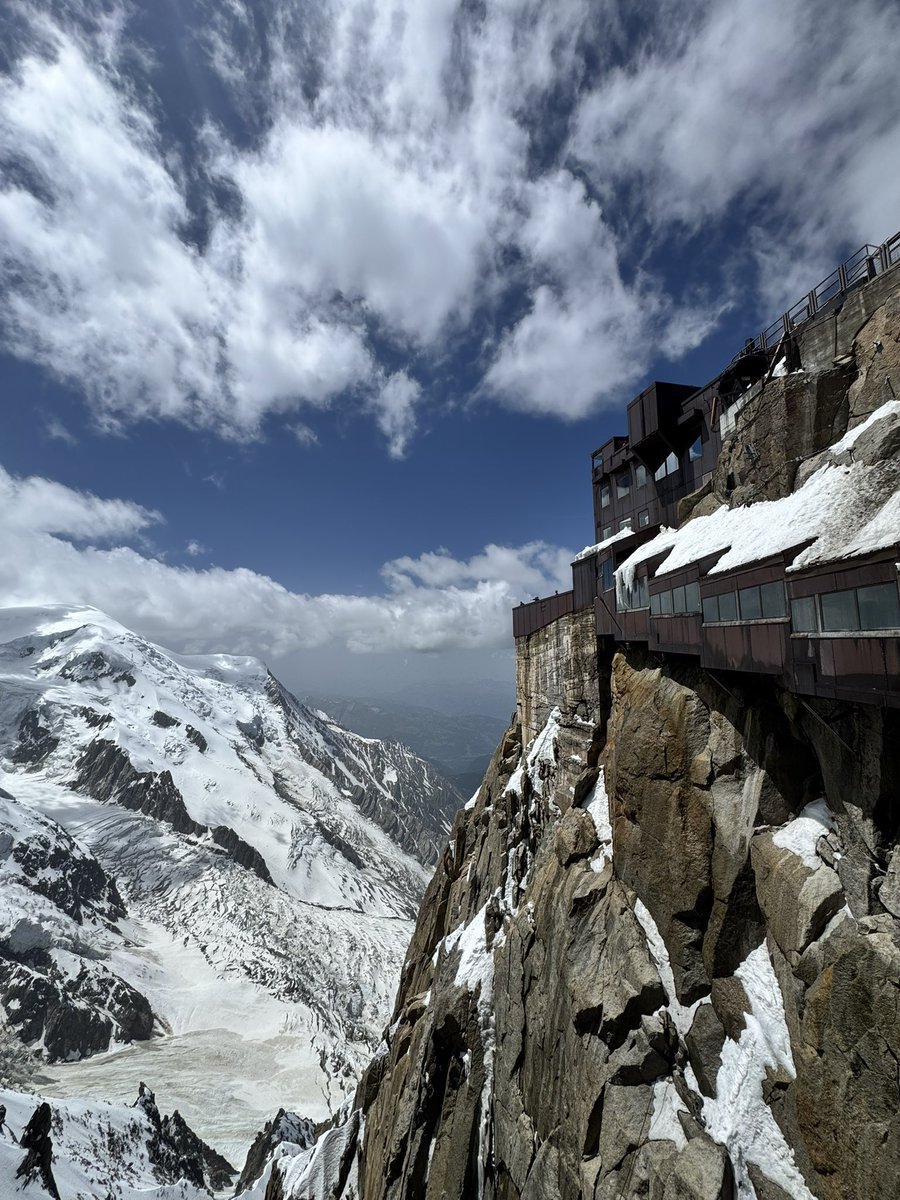 アヌシーくるなら絶対ここも来ておいた方が良いですよ。これまでの人生景観部門、一位の感動がありました。