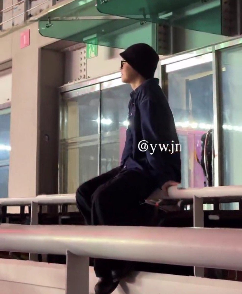 JAMJAMPICS's tweet photo. he’s so… little prince https://t.co/FU2kZc5jZl