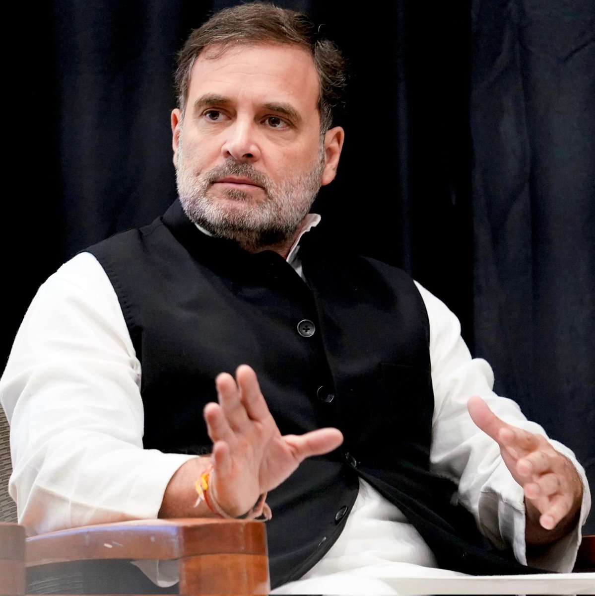 राहुल गांधी के लिए आप 2 शब्द क्या लिखेंगे?