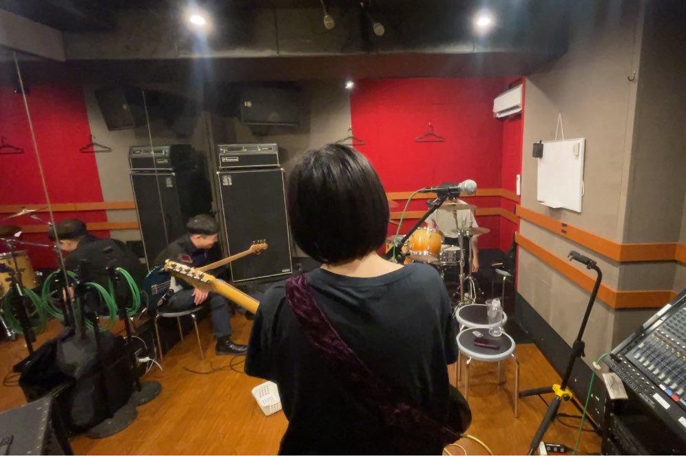 bleustraggler's tweet photo. 作る作る作る
習う習う習う

アルバム���録音の仕方を考えたりするなど。

みなさん健やかに良い週末を！
おやすみなさい！ https://t.co/OqksS3VSz3