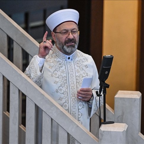 ajans_muhbir's tweet photo. Diyanet'in bugünkü hutbesinden:

"'Gelin hamamı', 'bekarlığa veda partisi', 'cinsiyet partisi', 'bebek geliş kutlaması' gibi dinimizde ve kültürümüzde yeri olmayan, Allah’ın haram kıldığı günahlara kapı aralayan etkinliklere asla tevessül edilmemelidir." https://t.co/bkDsekboVr