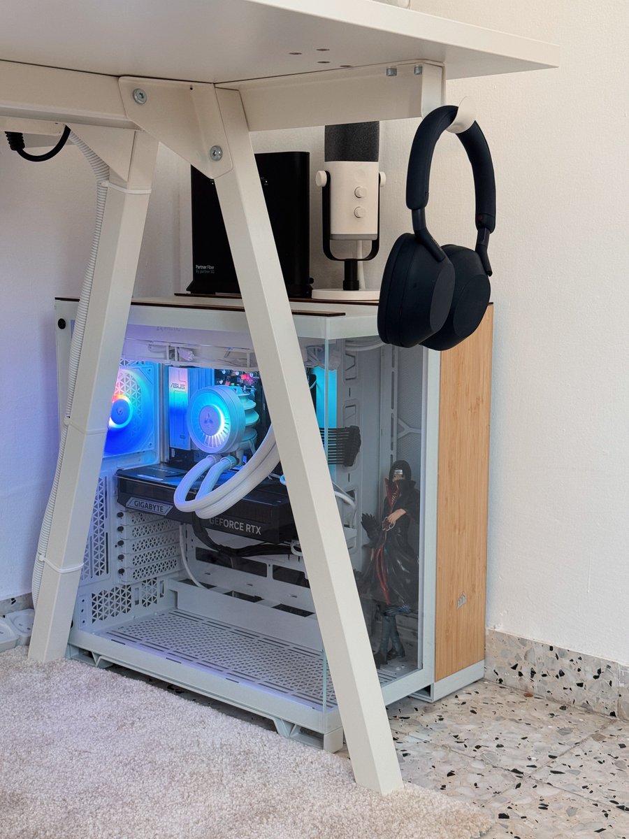 iprxy_loh's tweet image. Закрыть детские гештальты и имульсивно потратить больше $10к на создание рабочего места мечты ✅