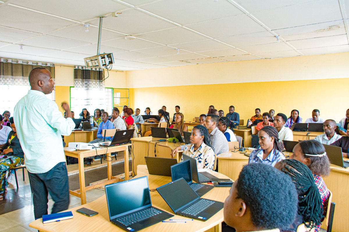 Mwakoze cyane, ariya masomo twari tuyakeneye! 
Service z'ubutaka ubu tugiye kuzigisha neza kuko  twabuhawe ubumenyi buhagije