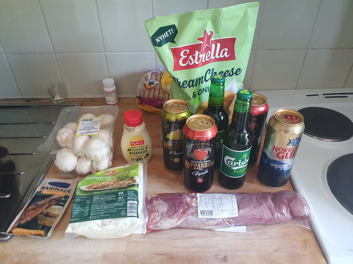 Fuskfredag. Speedway med bästa vännen, då kör vi på lyx.

Har skött mig tills nu så belöning behövs. 

Cancern har tagit ett steg tillbaka och njurarna har fått mer funktion. Blodtrycket är mycket bättre.

Ha en bra fredag!