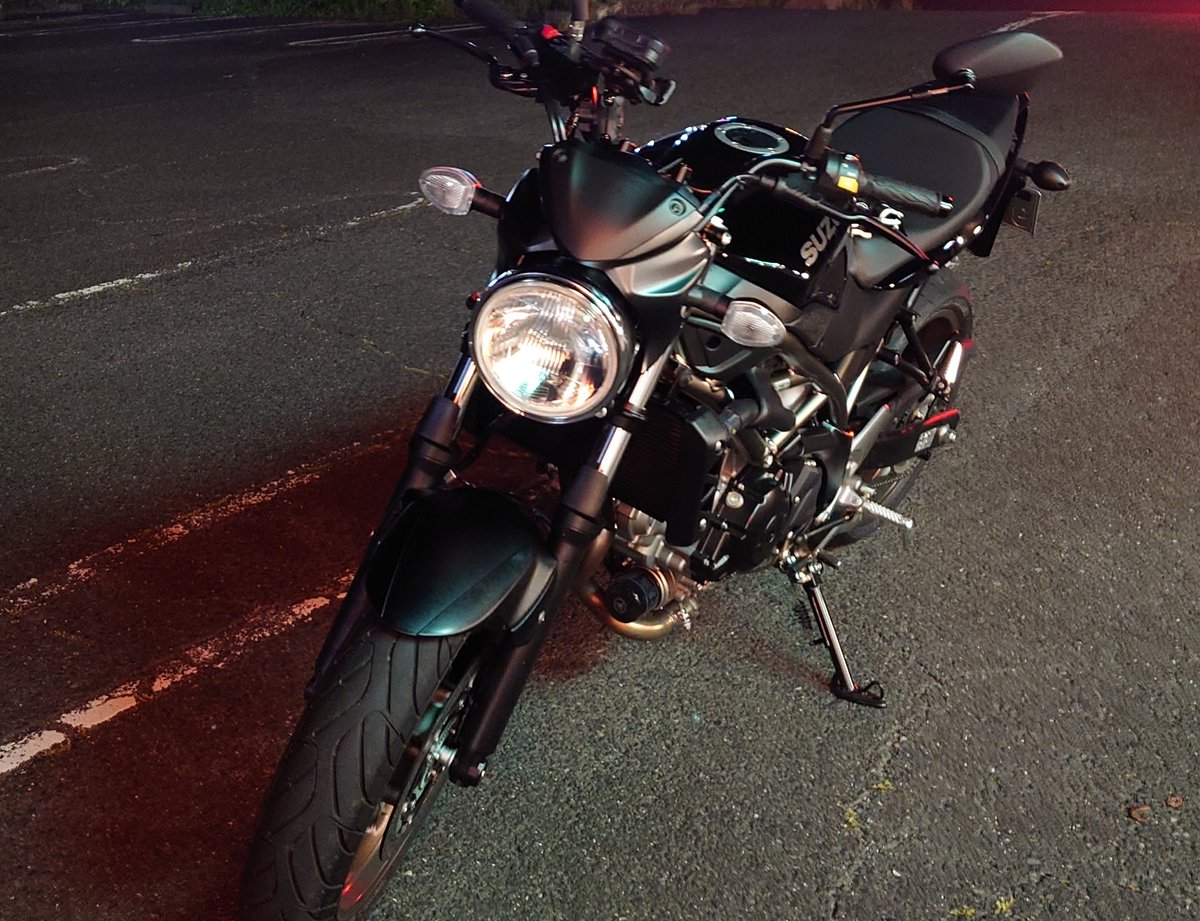 kan_e_da's tweet photo. SV650のヘッドライトをCIBIE化しました!CIBIEライトΦ180mmにマーシャルの889内リムと3Dプリンター製のアタッチメントを取り付けることで出来ました!
少しレトロ感が出て嬉しいです☺
#SV650
#Adventure3 https://t.co/WIMxBLHXbk