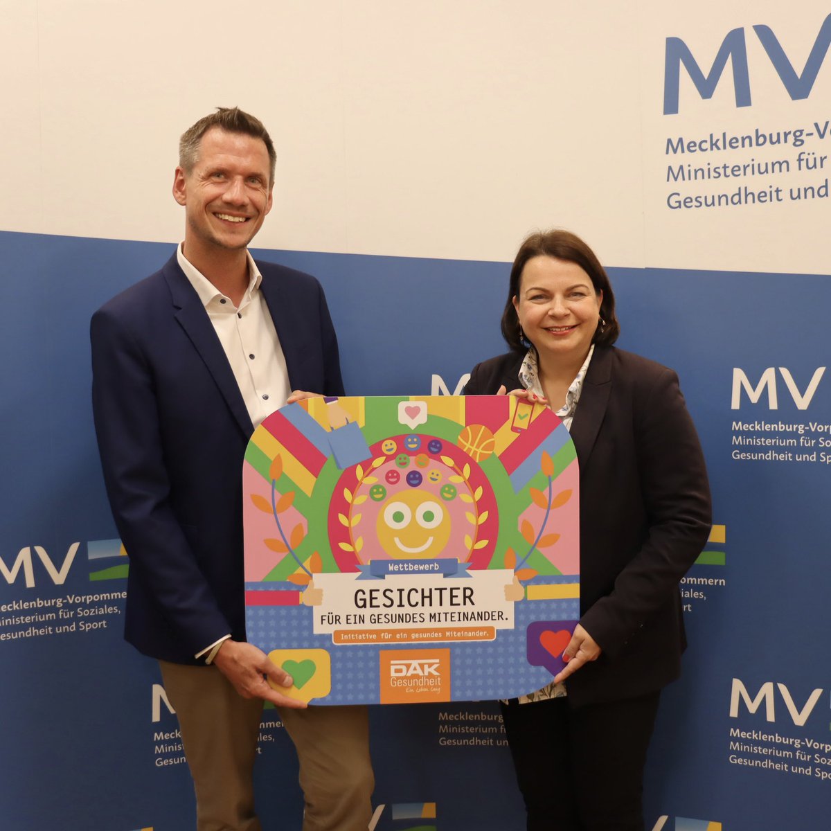 🫵 WIR SUCHEN EUCH: Menschen und Projekte, die sich mit Herz und Ideen für Respekt, Rücksicht und Gesundheit starkmachen. Mit unserer Schirmherrin und Sozialministerin Stefanie Drese konnte ich heute über ein #GesundesMiteinander &amp; den #PaktFürKindergesundheit sprechen.