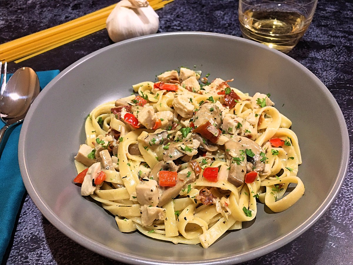 clubfoody (@clubfoody1) on Twitter photo Today is National #TurkeyLoversDay🦃
Turkey Fettuccine Alfredo... a tasty twist on a classic! 😉
(check out my next posts👆for more turkey recipes)
#YouTube 📽️: youtu.be/vWHNCZvvj78
#RECIPE ➡️: clubfoody.com/cf-recipes/tur…
<a href="/EventGuideToday/">EventGuide Today</a> <a href="/DiningGuide2Day/">DiningGuide Today</a> #RecipeOfTheDay Today is National #TurkeyLoversDay🦃
Turkey Fettuccine Alfredo... a tasty twist on a classic! 😉
(check out my next posts👆for more turkey recipes)
#YouTube 📽️: youtu.be/vWHNCZvvj78
#RECIPE ➡️: clubfoody.com/cf-recipes/tur…
<a href="/EventGuideToday/">EventGuide Today</a> <a href="/DiningGuide2Day/">DiningGuide Today</a> #RecipeOfTheDay