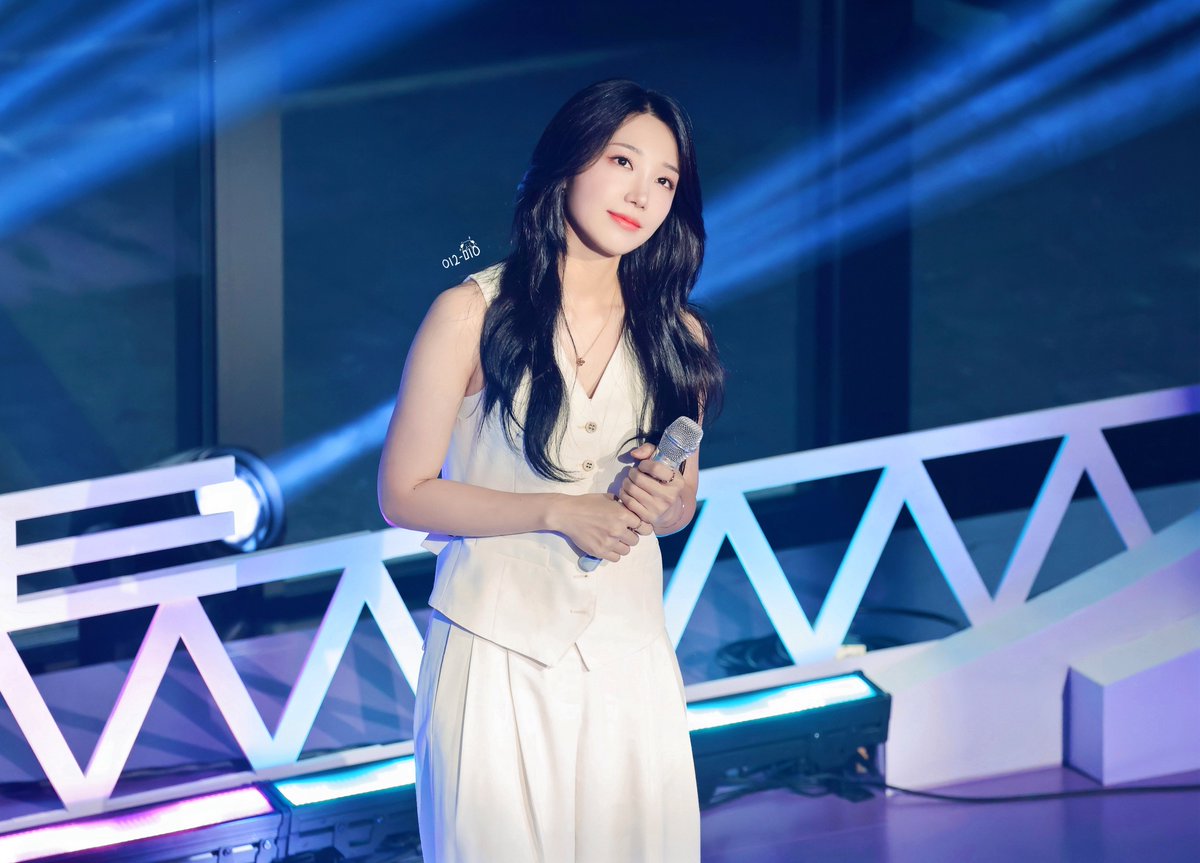 Forever__Eunji's tweet image. 250613 포르쉐 커뮤니티 밋업 은지 프리뷰

@Apinkjej 🐶🐾

출구 없는 아티스트 It's You 🤍

#Apink #에이핑크 #정은지 #은지 #郑恩地