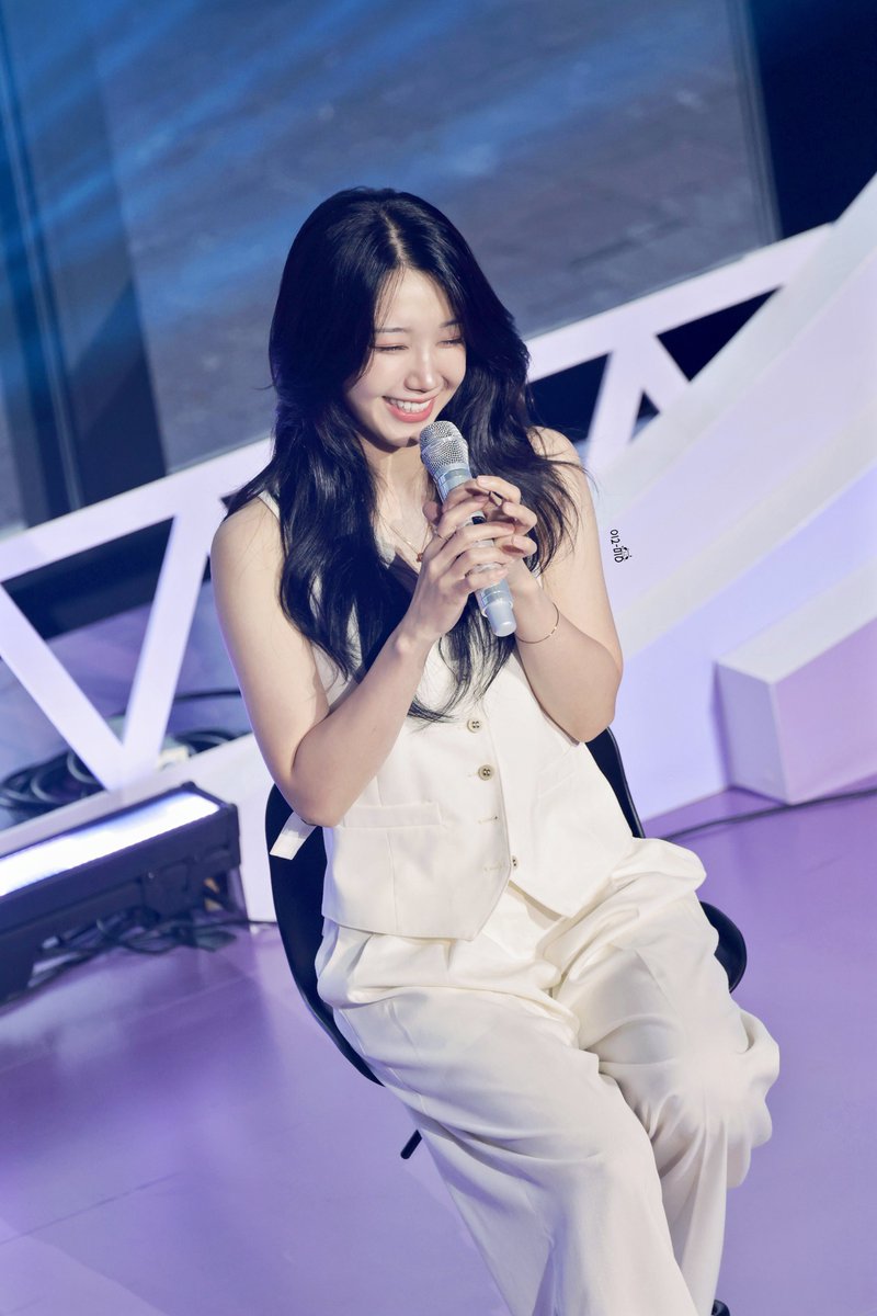 Forever__Eunji's tweet image. 250613 포르쉐 커뮤니티 밋업 은지 프리뷰

@Apinkjej 🐶🐾

출구 없는 아티스트 It's You 🤍

#Apink #에이핑크 #정은지 #은지 #郑恩地