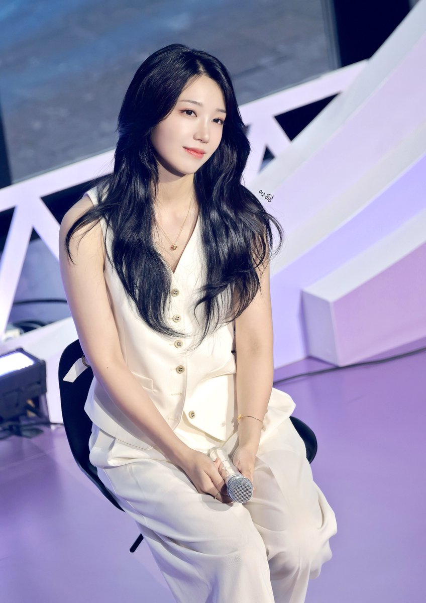 Forever__Eunji's tweet image. 250613 포르쉐 커뮤니티 밋업 은지 프리뷰

@Apinkjej 🐶🐾

출구 없는 아티스트 It's You 🤍

#Apink #에이핑크 #정은지 #은지 #郑恩地