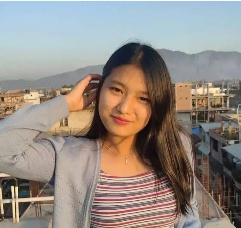 Chengchengpi's tweet photo. #planecrash Lamnunthem Singson, a beacon of strength, lost her life in the #AhmedabadPlaneCrash. She overcame Imphal's ethnic violence, inspiring many with courage &amp; determination. Her legacy will continue to inspire others to face challenges with bravery.

Rest in Peace Naoneo🕊️ https://t.co/0iLHXvYoVK