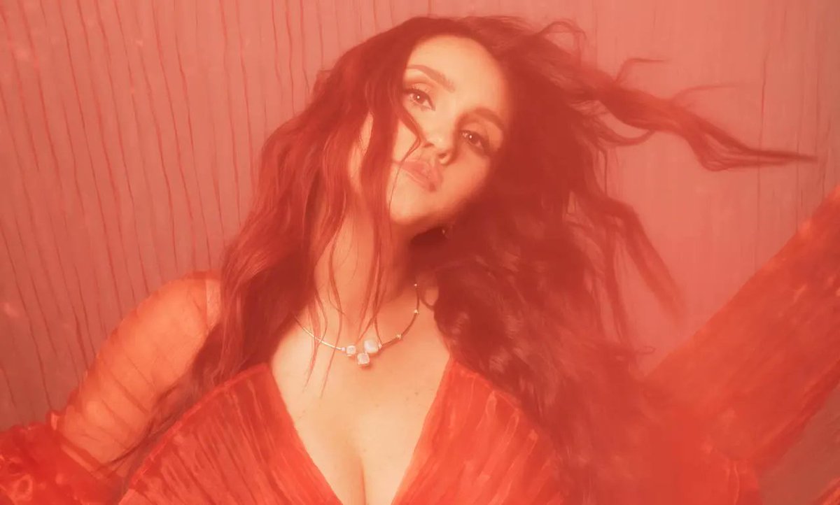 😀La cantante Dulce María abre su ‘Jaula de Oro’ con su nueva cancion, el contraste entre el fenómeno que fue RBD marcó generaciones y el proyecto solista que hoy construye la artista es abismal pero hay una constante con su voz, ahora más libre que nunca😀