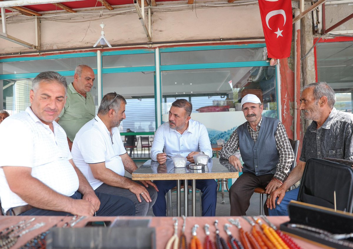 MuratErcan0606's tweet photo. Şehirler gönüllere dokunmadan güzelleşmez.

Mahalle esnafımıza hayırlı işler dileyip hemşehrilerimizle sohbet ettik; taleplerini dinledik.

Gönüllerimiz bir, muhabbetimiz daim olsun.

📍Atatürk Mahallesi https://t.co/grkN1vGULc