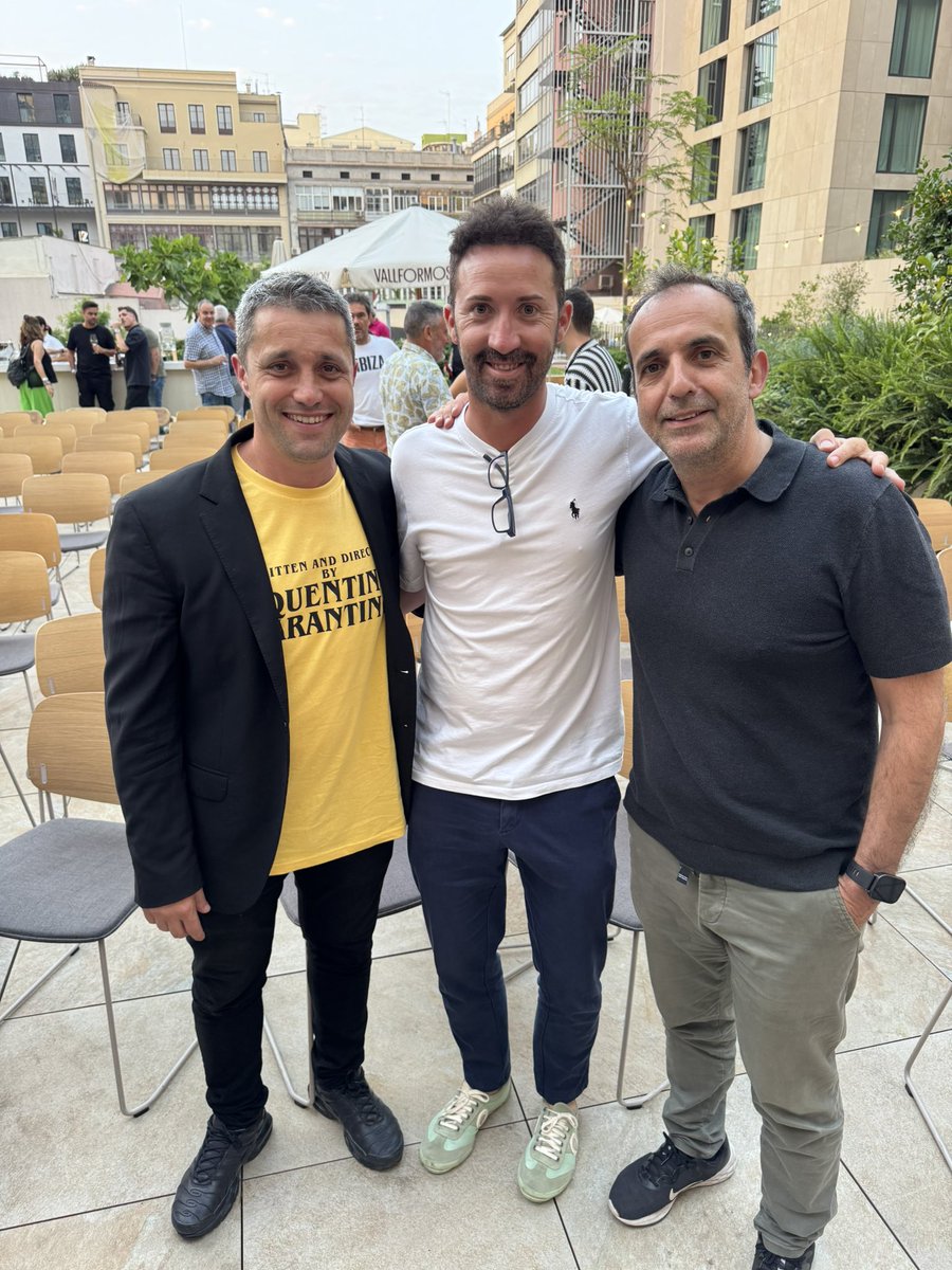 Un plaer haver estat al programa i compartir estones amb dues figures com <a href="/LluisFlaquer/">Lluís Flaquer</a> i Sique. Gràcies Lluís per fer-nos vibrar amb cada narració. Felicitats a tot l’equip del
<a href="/QueThiJugues/">Què T'hi Jugues</a> per entretenir-nos cada matí de dilluns a divendres! 👏🔝