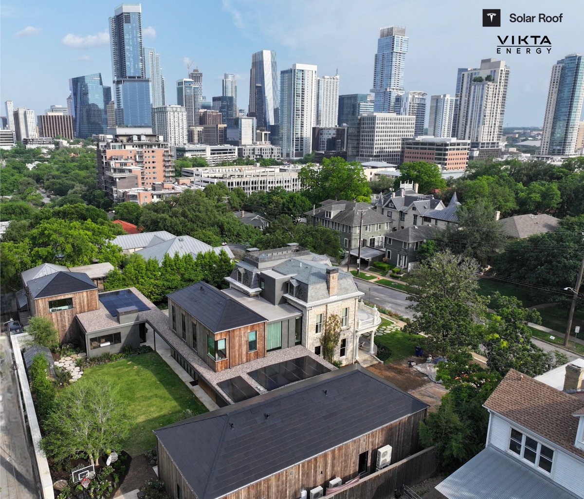 ViktaEnergy's tweet photo. The heart of downtown Austin, not far from Tesla HQ  💥 

Tesla Solar Roof + 10 Powerwall setup is stealing the skyline spotlight on this epic historic home expansion

Well done @ViktaEnergy team 👏

@teslaenergy  #ViktaEnergy  #SolarRevolution #AustinPower #GreenLiving https://t.co/zQfIEmWfjI