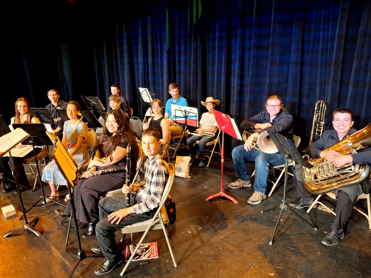 SarahSmithNM's tweet image. 😍😍😍HOMESCHOOL BAND CONCERT: Our community is so blessed to have master music educator Roman Chip leading this band for ages 9-18yo! My two teens love the opportunity to mentor the younger kids in the Beginner Band, and then they get to shine in the Advanced Band. Because the…