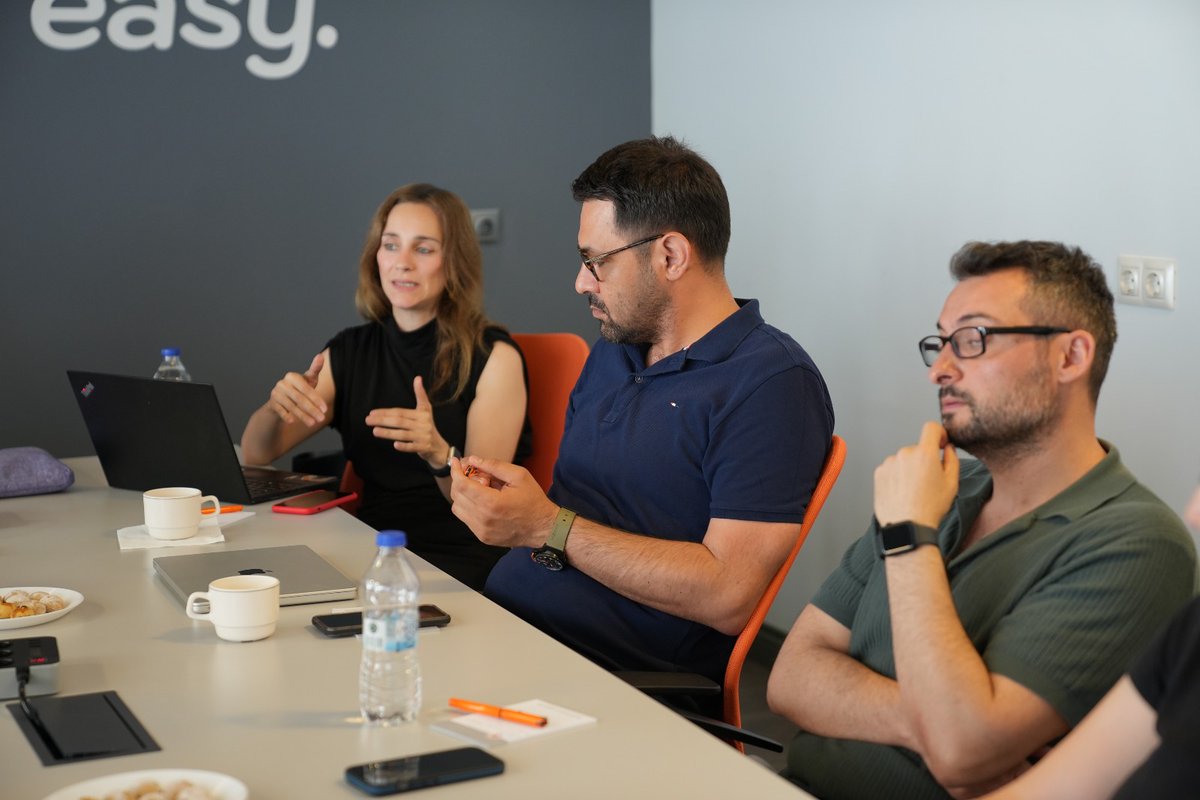 Cem Oyvat (<a href="/cemoyvat/">Cem Oyvat</a>), Telmessos Toplantılarının ikinci oturumunda “Kurumsal Aksaklıklar, Gelir Dağılımı ve Enflasyon” başlıklı sunumunu gerçekleştirdi ve asgari ücret artışlarının gelir dağılımı üzerindeki etkilerine dikkat çekti.