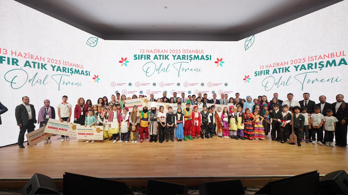 ♻️ Bakanlığımız tarafından düzenlenen "2. Ulusal Sıfır Atık Yarışması’nın Ödül Töreni" Bakan Yardımcımız Sayın Celile Eren Ökten, Bakan Yardımcımız Sayın Nazif Yılmaz, Millî Eğitim Müdürümüz Murat Mücahit Yentür, protokol üyeleri, eğitim yöneticileri, öğretmen ve öğrencilerimizin