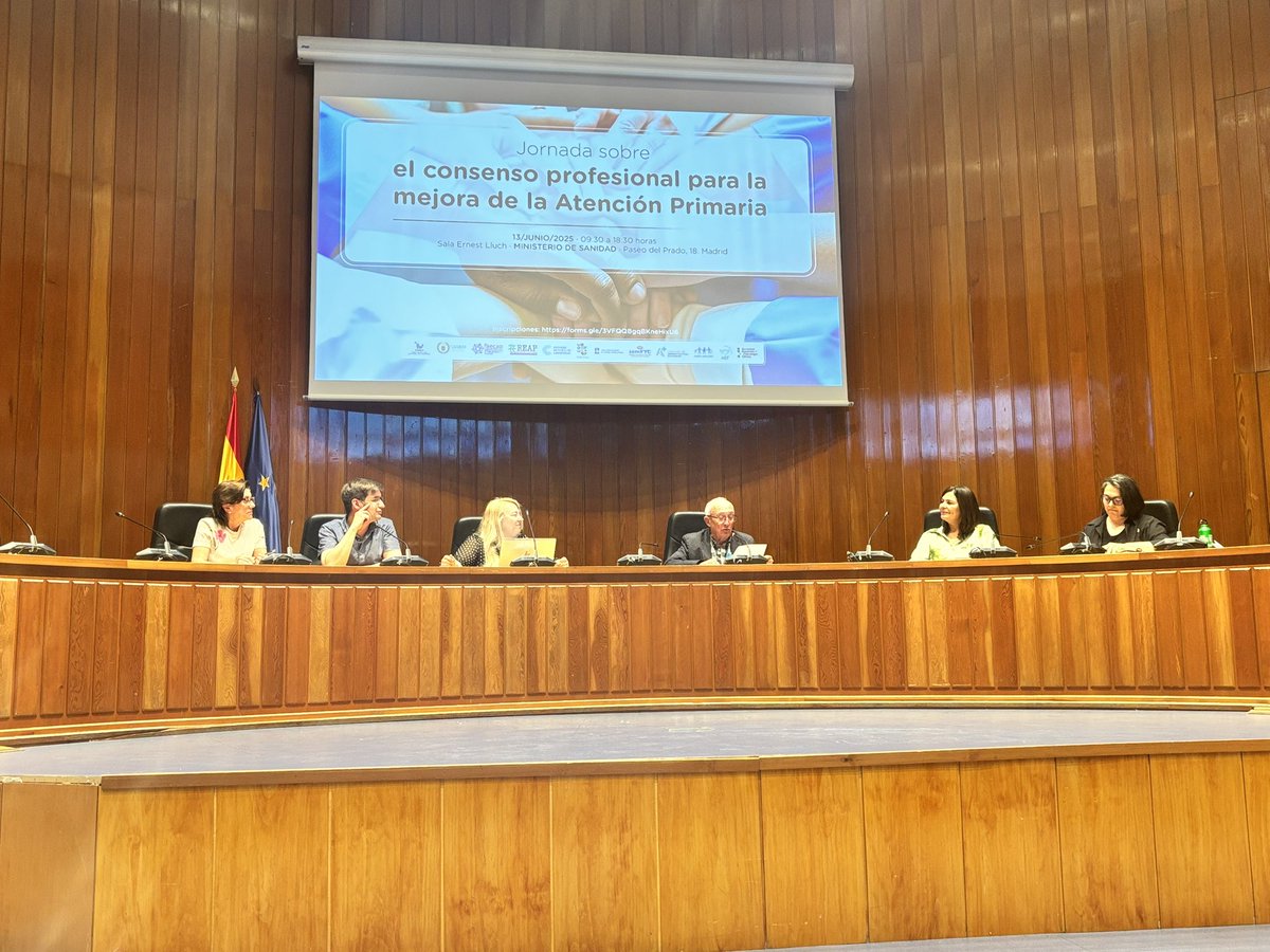 FADSPU's tweet image. María Eugenia Sánchez Llanos fisioterapeuta @aef_apsc plantea la problemática de la situación e la fisioterapia en #atenciónprimaria 

Pide autonomía profesional y capacidad resolutiva 

Añade q el 30% de afecciones musculoesqueléticas son las consultas del médico de familia